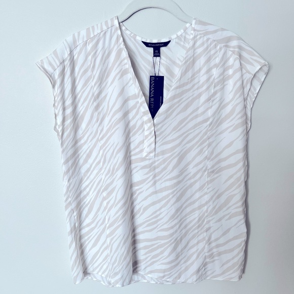 BANANA REPUBLIC zebra print top - Picture 2 of 4